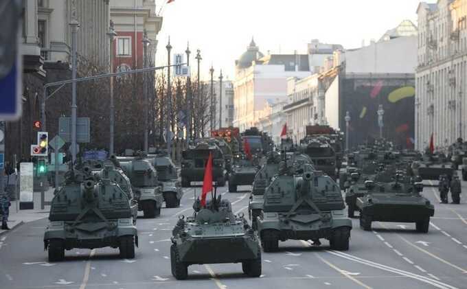 Танки едут к Москве