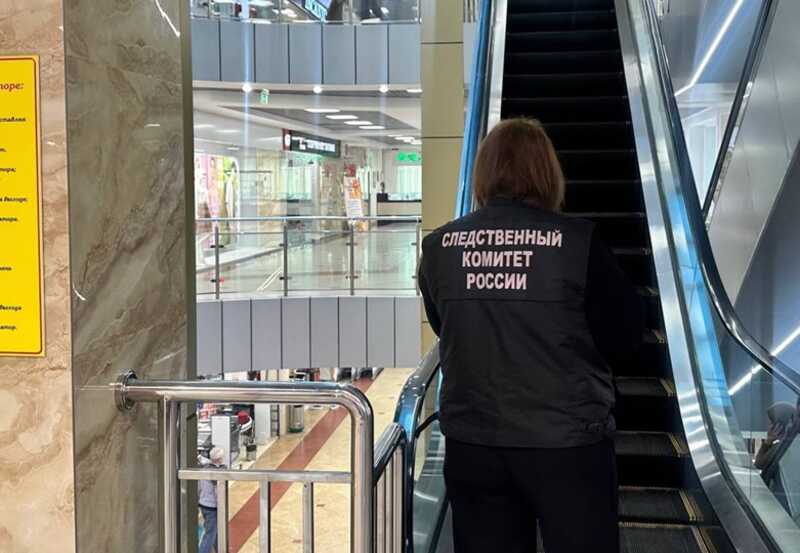 В Приморье в торговом центре ребёнок получил травму на эскалаторе