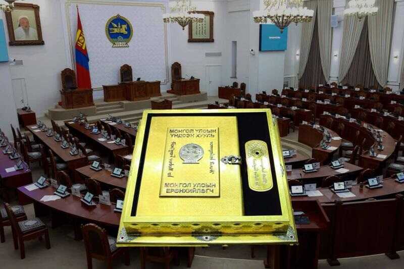 Власти в Монголии используют закон в своих интересах для продления полномочий