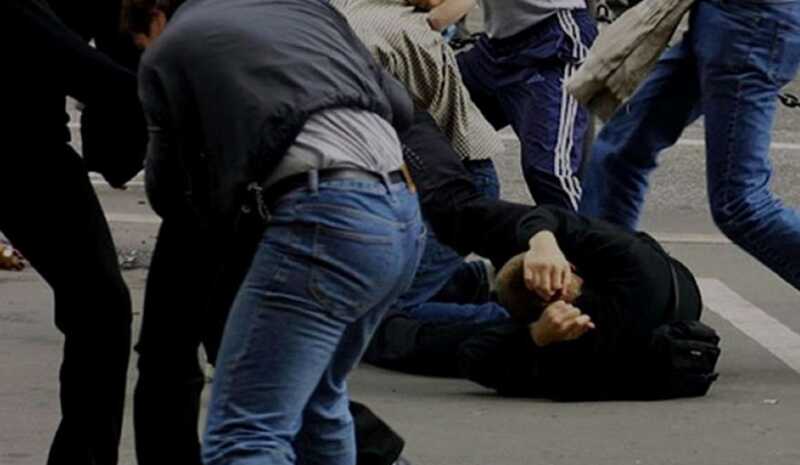В Новосибирске группа подростков избила ученика восьмого класса из-за того, что у него были розовые волосы