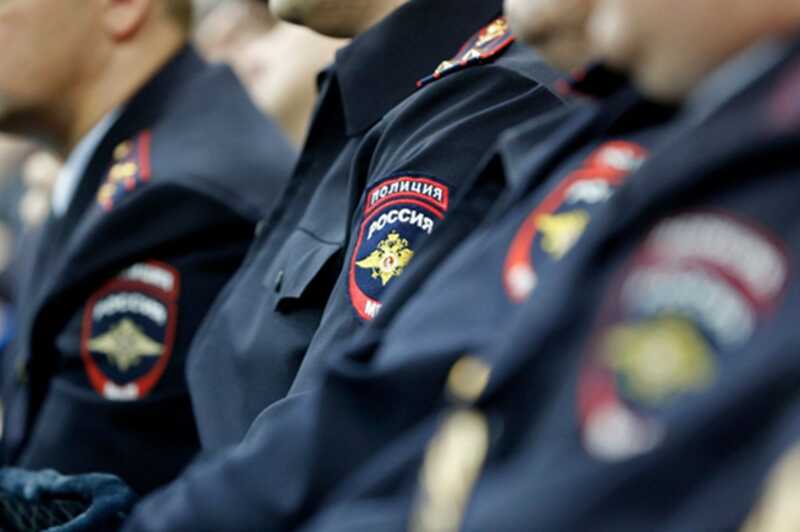 Погоны, алкоголь и оружие: сотрудники силовых структур Подмосковья превратили спецслужбы в криминальную встречу