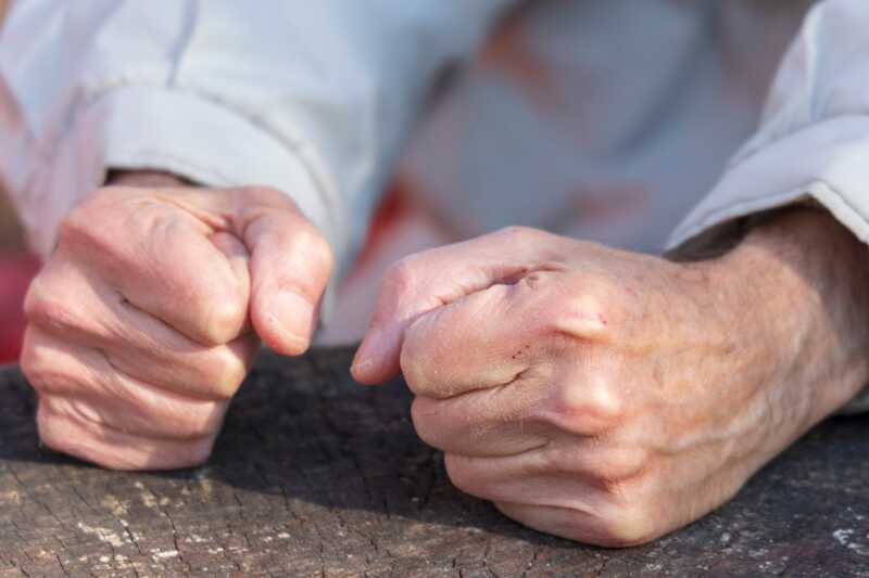 В Волгограде мигрант жестоко пытал женщину после того, как она отказалась дать деньги на алкоголь