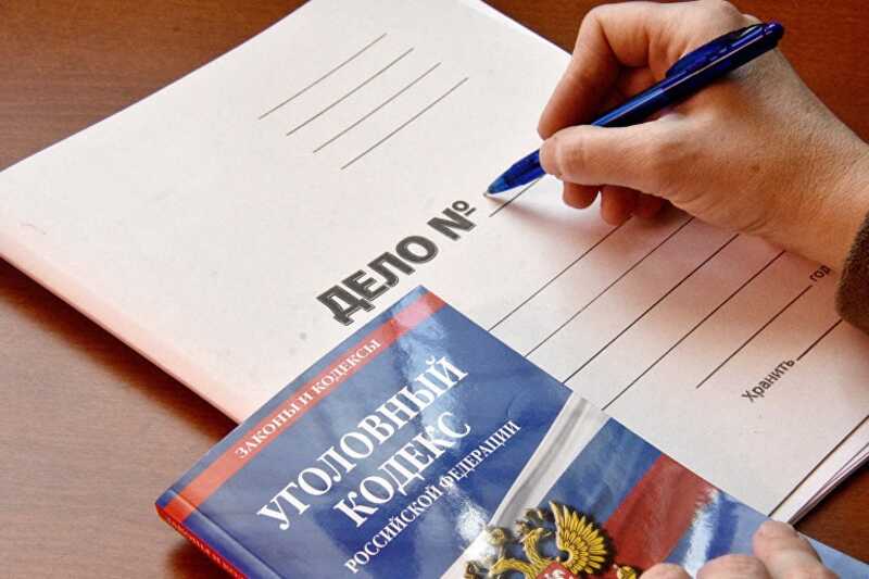 Офицер Ленинградского военного округа Павел Нечерда пытается препятствовать расследованию преступлений, совершенных его братом
