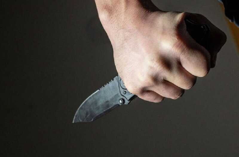 В Китае девушке нанесли множественные ножевые ранения: силиконовая грудь помогла избежать смерти