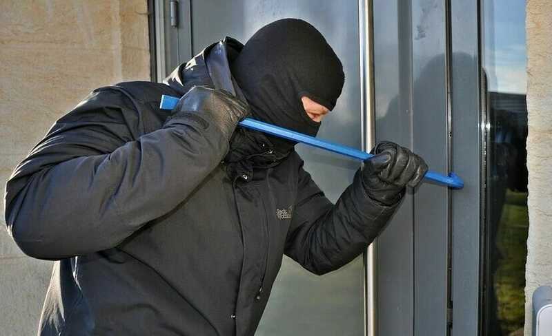 В Польше грабители валютного обменного пункта забыли кувалду и были задержаны