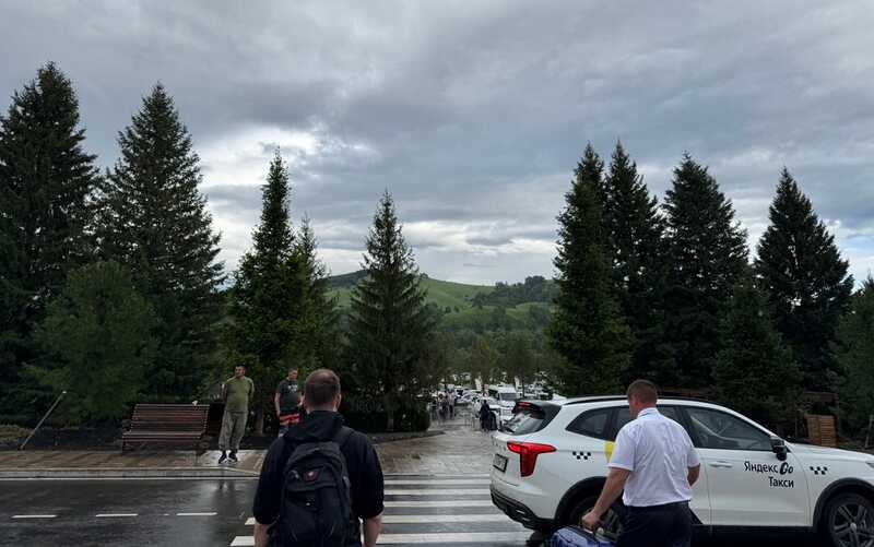 Евгений Минченко прибыл на Алтай на самолете, принадлежащем главе Сбербанка, что вызвало недовольство среди местных жителей