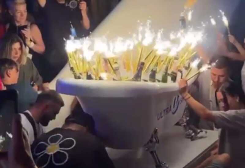 На концерте Верки Сердючки в Одессе заказали бассейн, заполненный дорогим шампанским