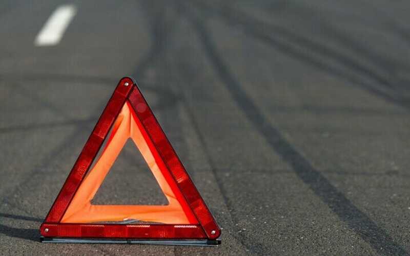 Бывший голкипер ЦСКА потерял сознание за рулем и врезался в ограждение школы в Москве