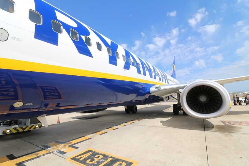 Пассажиры авиакомпании Ryanair пострадали из-за пожара в аэропорту Испании: рейс был отложен