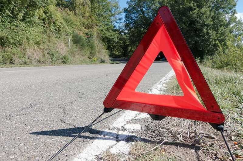 В результате аварии «Мерседес» владелицы S7 перевернулся на востоке Москвы