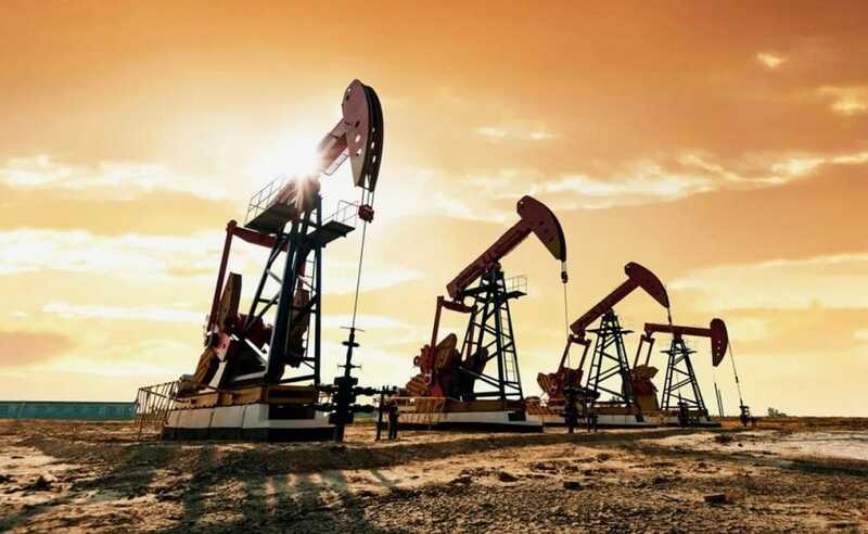 Саудовская Аравия и Россия наращивают добычу нефти, несмотря на предположения аналитиков