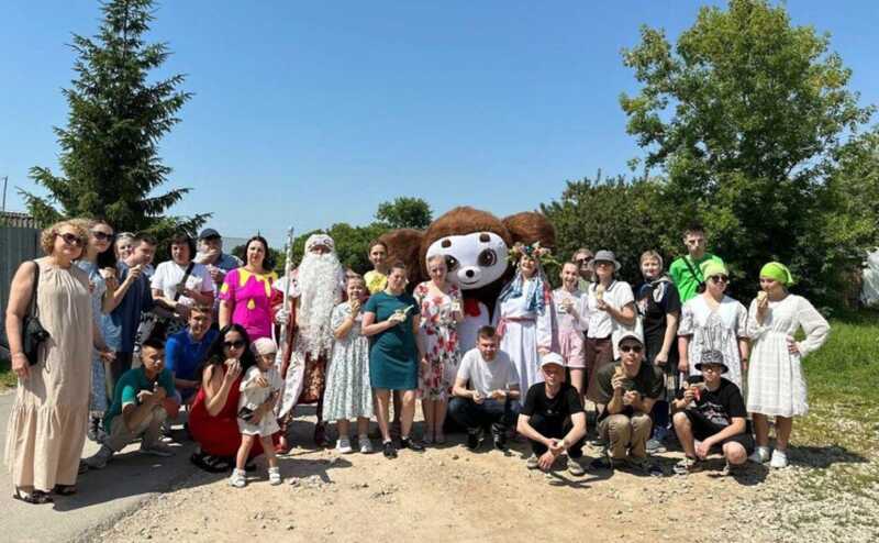 В июле в Калужской области для детей устроили праздничное мероприятие с Дедом Морозом