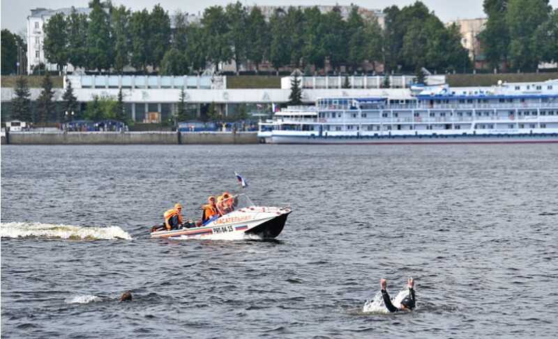 Неспособный плавать отец чуть не погубил себя и сына на Волге