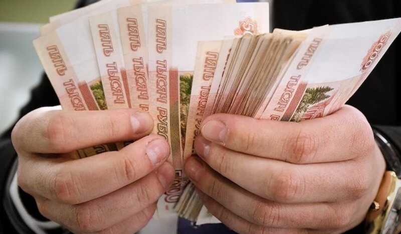 Сотрудники "Уральского банка реконструкции и развития" вывели 3,4 миллиарда рублей через Кипр используя фиктивные договоры