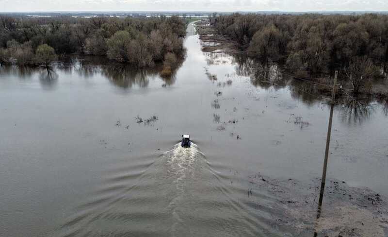 Вода не убывает: жители Подмосковья вынуждены искать убежище на верхних этажах