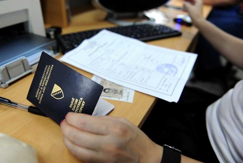 Великобритания вводит санкции против балканских преступных группировок за подделку паспортов
