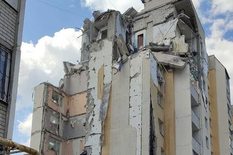 Запись с камер зафиксировала мгновение взрыва в многоквартирном доме в Саратове