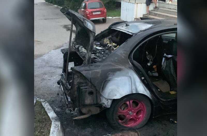 В Уфе мужчина поджег автомобиль своей возлюбленной, пытаясь таким образом привлечь к себе ее внимание