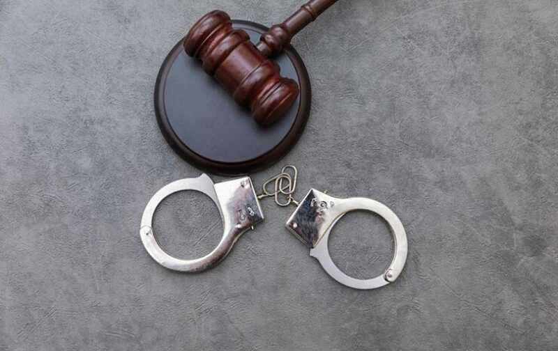 В Англии пожилой мужчина предстал перед судом за отравление детей конфетами с седативным средством