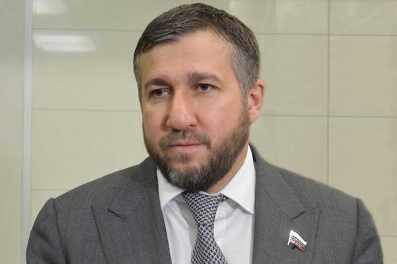 Бывших сотрудников депутата Григория Аникеева «сдали» в тюрьму в Баку при помощи подосланного адвоката