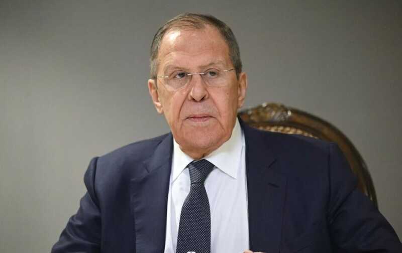 Глава российского внешнеполитического ведомства Сергей Лавров показал на встрече с Соединенными Штатами надпись «СССР»