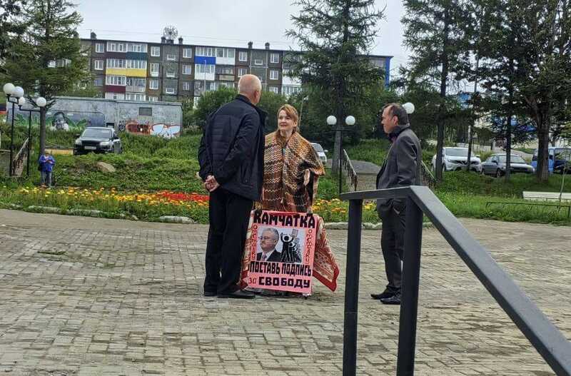 Активистка из Камчатки собирает подписи за отставку губернатора Владимира Солодова