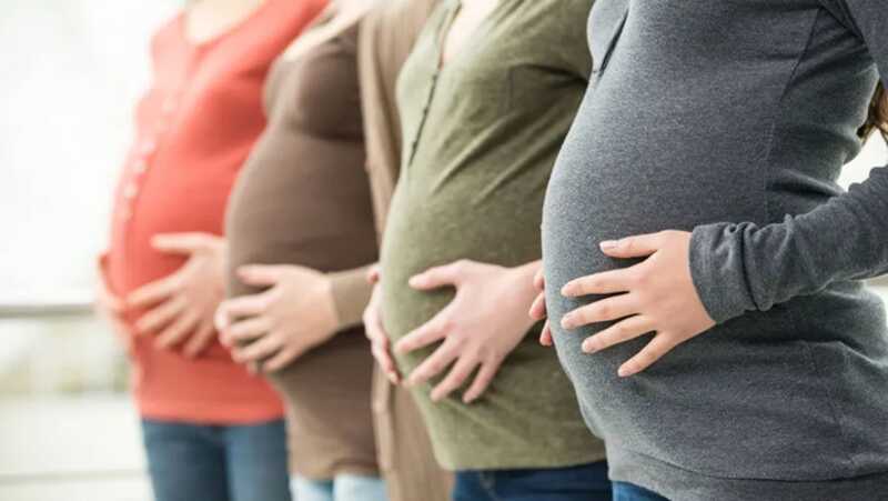 Калужские власти стимулируют школьниц к раннему материнству денежными пособиями