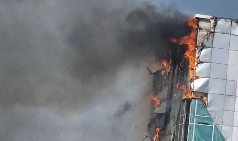 В Кемерово возник крупный пожар в торговом центре "Лапландия"