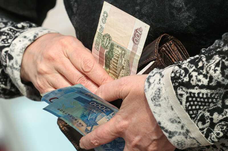 В Белгородской области женщина, попавшись на уловки мошенников, передала им почти 9 миллионов рублей