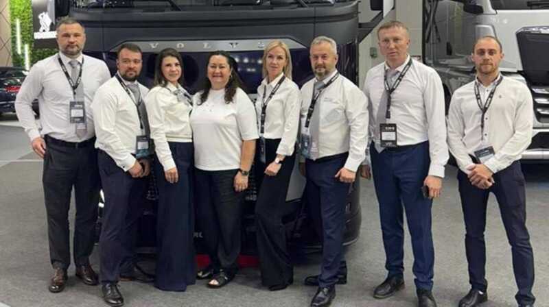 Volvo разорвала соглашение с дилером после публикации фотографии сборной России с грузовым автомобилем