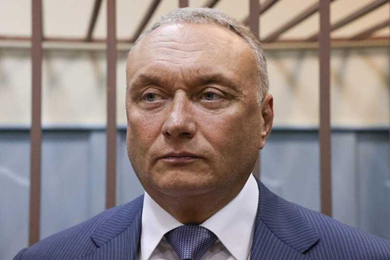 Сергей Ионов, причастный к хищениям на миллионы, сорвал заседание суда по делу экс-сенатора Дмитрия Савельева